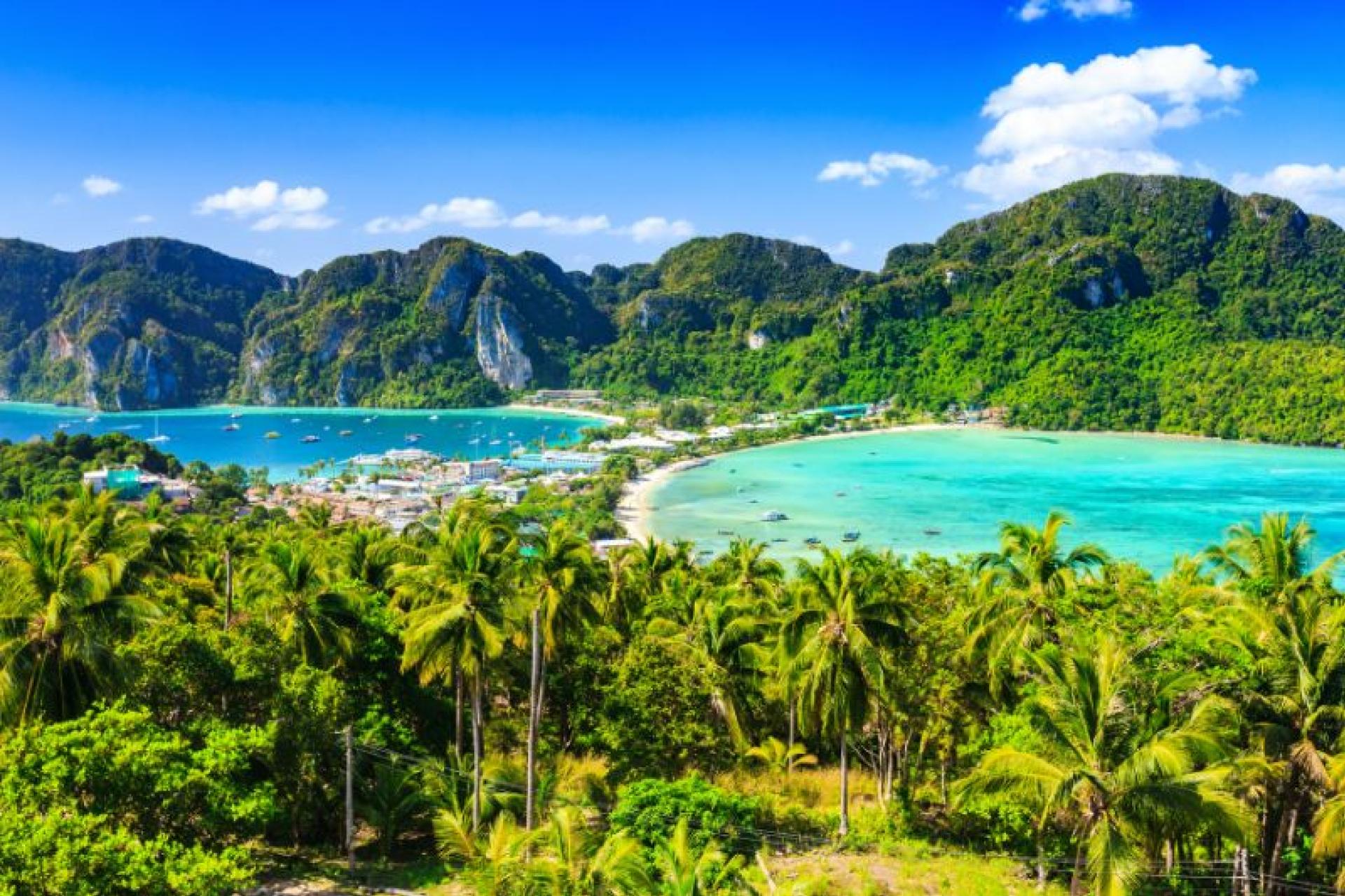 Krabi is one of Thailand’s most beautiful provinces, known for its stunning landscapes,